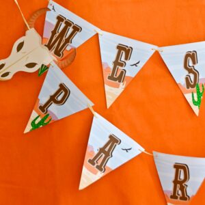 Décos fanions anniversaire Western
